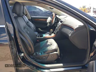 2008 Cadillac CTS RWD z VIN 1G6DJ577080174096, wystawiony jako IAAI lot #42237070 z przebiegiem 139 776 mil mil oraz . Historia ofert i sprzedaży dostępna na DreamBid. Obrazek 5.