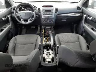 2014 Kia Sorento LX z VIN 5XYKT3A61EG537739, wystawiony jako Copart lot #58346245 z przebiegiem 208 580 mil mil oraz Czysty tytuł • Clean title. Historia ofert i sprzedaży dostępna na DreamBid. Obrazek 8.