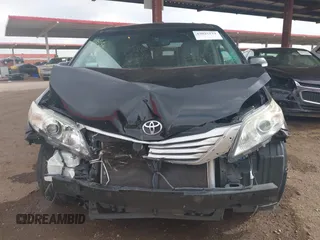 2014 Toyota Sienna XLE with VIN 5TDYK3DC0ES518522, listed as a IAAI auction lot 42025124 with 1 mi miles. Bid and sale history available at carsss.com. Image 12.