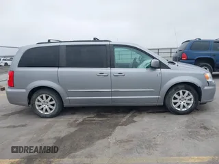 2014 Chrysler Town & Country Touring z VIN 2C4RC1BG1ER225443, wystawiony jako IAAI lot #42057326 z przebiegiem 142 997 mil mil oraz . Historia ofert i sprzedaży dostępna na DreamBid. Obrazek 13.