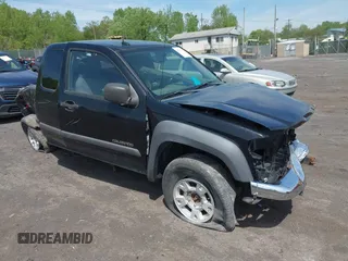 2005 Chevrolet Colorado LS Z85 z VIN 1GCDT196158229317, wystawiony jako IAAI lot #42243235 z przebiegiem 102 489 mil mil oraz . Historia ofert i sprzedaży dostępna na DreamBid. Obrazek 1.