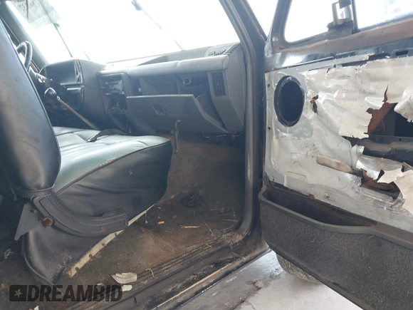 1990 Ford F-150 with VIN 1FTDF15N1LNA45594, listed as a IAAI auction lot 42786932 with 1,439 mi miles and . Bid and sale history available at DreamBid. Image 5.