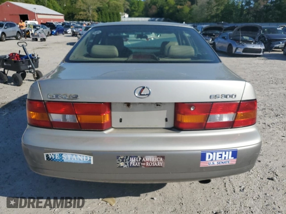 1998 Lexus ES 300 z VIN JT8BF28G5W0086627, wystawiony jako Copart lot #56021985 z przebiegiem 244 405 mil mil oraz Czysty tytuł • Clean title. Historia ofert i sprzedaży dostępna na DreamBid. Obrazek 6.
