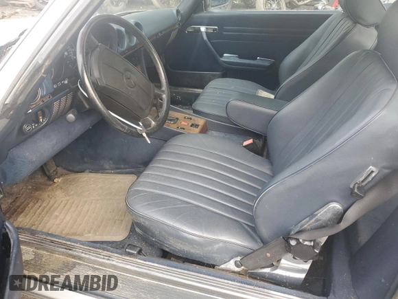 1986 Mercedes-Benz 560 SL z VIN WDBBA48D2GA044461, wystawiony jako Copart lot #65802964 z przebiegiem 128 074 mil mil oraz Czysty tytuł • Clean title. Historia ofert i sprzedaży dostępna na DreamBid. Obrazek 7.