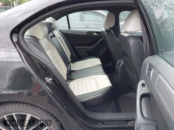 2016 Volkswagen Jetta Sport z VIN 3VWD17AJ5GM244200, wystawiony jako IAAI lot #42340056 z przebiegiem 111 012 mil mil oraz . Historia ofert i sprzedaży dostępna na DreamBid. Obrazek 8.