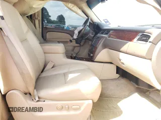 2013 Chevrolet Avalanche LTZ z VIN 3GNTKGE72DG115116, wystawiony jako Copart lot #54606845 z przebiegiem 239 460 mil mil oraz Czysty tytuł • Clean title. Historia ofert i sprzedaży dostępna na DreamBid. Obrazek 7.