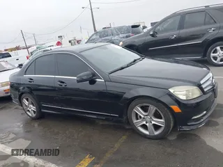 2011 Mercedes-Benz C 300 Sport z VIN WDDGF5EB1BA472313, wystawiony jako IAAI lot #42393658 z przebiegiem 161 373 mil mil oraz . Historia ofert i sprzedaży dostępna na DreamBid. Obrazek 13.
