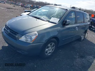 2008 Kia Sedona LX with VIN KNDMB233686204047, listed as a IAAI auction lot 41904157 with 123,700 mi miles. Bid and sale history available at carsss.com. Image 17.