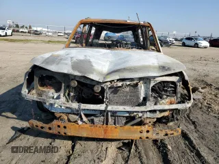 1999 Toyota Land Cruiser with VIN JT3HT05J3X0052412, listed as a Copart auction lot 43260585 with 0 mi miles and Non Repairable. Bid and sale history available at carsss.com. Image 5.