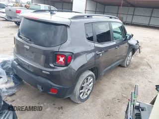 2020 Jeep Renegade Latitude with VIN ZACNJABB6LPL62935, listed as a IAAI auction lot 41487763 with 140,078 mi miles. Bid and sale history available at carsss.com. Image 4.