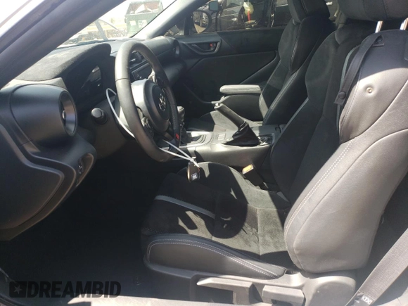 2024 Toyota 86 Premium z VIN JF1ZNBE15R9756816, wystawiony jako Copart lot #52430055 z przebiegiem 5 010 mil mil oraz Szkoda całkowita • Salvage title. Historia ofert i sprzedaży dostępna na DreamBid. Obrazek 7.