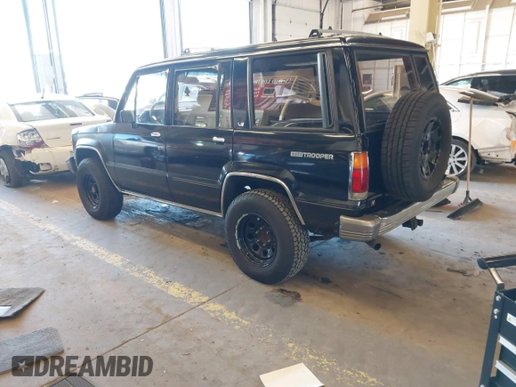 1991 Isuzu Trooper z VIN JACCH58R8M7902476, wystawiony jako IAAI lot #41893980 z przebiegiem 169 269 mil mil oraz . Historia ofert i sprzedaży dostępna na DreamBid. Obrazek 3.