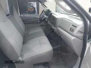 2004 Ford F-250 XL z VIN 1FTNF20L64EE05962, wystawiony jako IAAI lot #41103571 z przebiegiem Nie podano mil oraz . Historia ofert i sprzedaży dostępna na DreamBid. Obrazek 5.