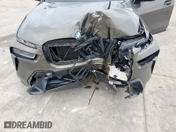 2024 BMW X7 xDrive40i z VIN 5UX23EM03R9U96572, wystawiony jako Copart lot #54822015 z przebiegiem Nie podano mil oraz Szkody całkowita. Historia ofert i sprzedaży dostępna na DreamBid. Obrazek 12.