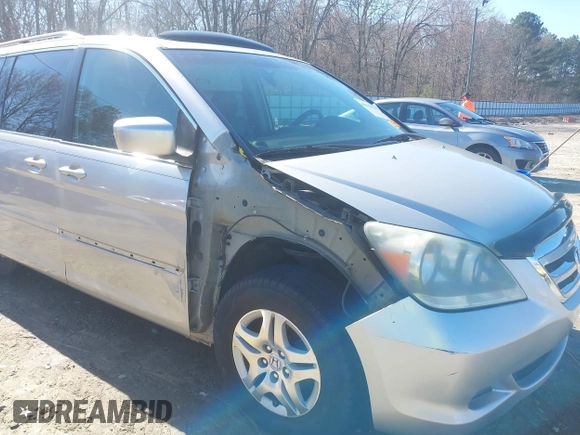 2005 Honda Odyssey EX-L with VIN 5FNRL38725B098992, listed as a IAAI auction lot 41639045 with 230,257 mi miles. Bid and sale history available at carsss.com. Image 6.