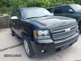 2009 Chevrolet Suburban LTZ z VIN 1GNFC36089J109816, wystawiony jako IAAI lot #42434243 z przebiegiem 250 263 mil mil oraz . Historia ofert i sprzedaży dostępna na DreamBid. Obrazek 1.