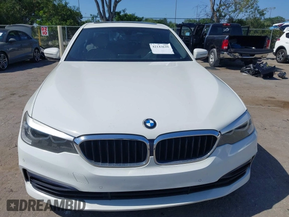 2018 BMW 5 Series 530i z VIN WBAJA5C53JG898590, wystawiony jako IAAI lot #42143629 z przebiegiem 135 111 mil mil oraz . Historia ofert i sprzedaży dostępna na DreamBid. Obrazek 13.