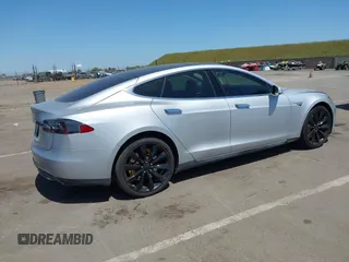 2013 Tesla Model S with VIN 5YJSA1CN5DFP11381, listed as a IAAI auction lot 42087803 with 146,818 mi miles and . Bid and sale history available at DreamBid. Image 4.