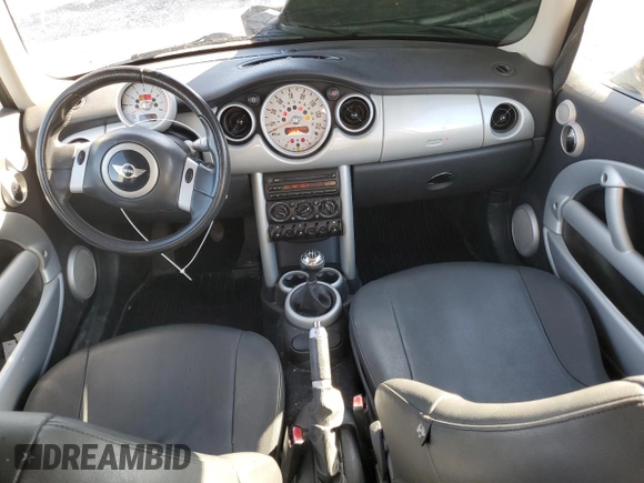 2004 MINI Hardtop with VIN WMWRC33434TC53820, listed as a Copart auction lot 85389994 with 164,452 mi miles and Salvage Title. Bid and sale history available at DreamBid. Image 8.