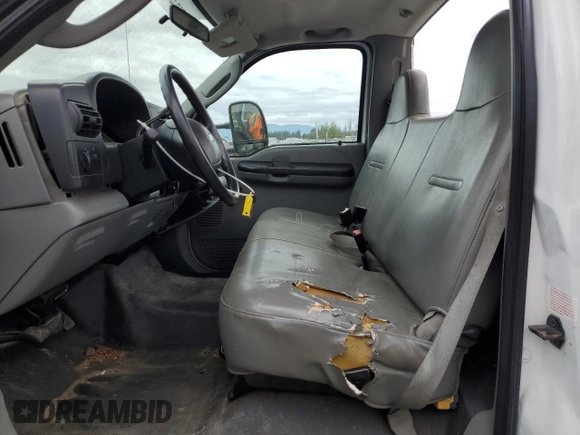 2005 Ford F-250 XL with VIN 1FTNF20595EB89821, listed as a Copart auction lot 60841825 with 133,523 mi miles and Salvage title. Bid and sale history available at DreamBid. Image 7.