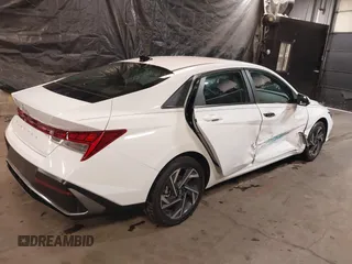 2025 Hyundai Elantra SEL Convenience z VIN KMHLS4DG2SU895603, wystawiony jako IAAI lot #41418366 z przebiegiem 209 mil mil oraz . Historia ofert i sprzedaży dostępna na DreamBid. Obrazek 4.