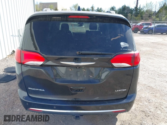 2017 Chrysler Pacifica Limited z VIN 2C4RC1GG7HR545265, wystawiony jako IAAI lot #41881441 z przebiegiem 165 786 mil mil oraz . Historia ofert i sprzedaży dostępna na DreamBid. Obrazek 16.