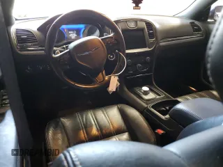 2020 Chrysler 300 S z VIN 2C3CCABT9LH181069, wystawiony jako Copart lot #76281354 z przebiegiem 66 773 mil mil oraz Szkoda całkowita • Salvage title. Historia ofert i sprzedaży dostępna na DreamBid. Obrazek 8.