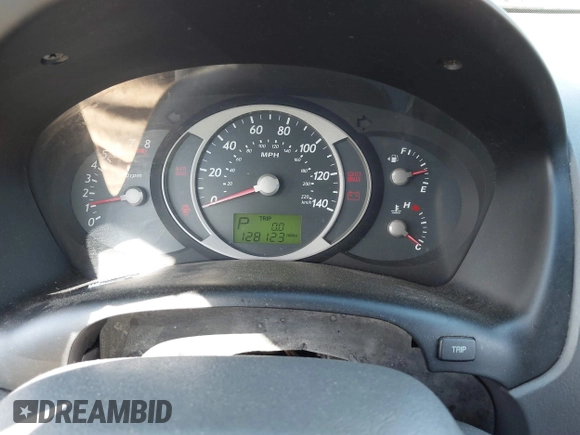 2005 Hyundai Tucson GLS with VIN KM8JN12D35U180615, listed as a IAAI auction lot 42104729 with 128,123 mi miles. Bid and sale history available at carsss.com. Image 7.