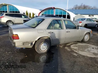 1992 Mercedes-Benz 300 z VIN WDBEB28E0NB554872, wystawiony jako Copart lot #82578764 z przebiegiem 382 968 mil mil oraz Nie do naprawy • Non repairable. Historia ofert i sprzedaży dostępna na DreamBid. Obrazek 3.