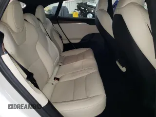 2021 Tesla Model S Long Range z VIN 5YJSA1E5XMF439827, wystawiony jako Copart lot #56117755 z przebiegiem Nie podano mil oraz Szkoda całkowita • Salvage title. Historia ofert i sprzedaży dostępna na DreamBid. Obrazek 10.