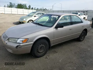 1997 Toyota Camry LE z VIN 4T1BG22K2VU101812, wystawiony jako Copart lot #58861765 z przebiegiem 160 845 mil mil oraz Szkoda całkowita • Salvage title. Historia ofert i sprzedaży dostępna na DreamBid. Obrazek 1.