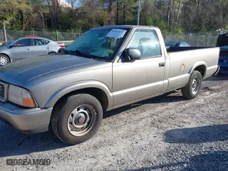 2001 GMC Sonoma SLS w/1SE Pkg with VIN 1GTCS14541K105360, listed as a IAAI auction lot 41917527 with 155,414 mi miles. Bid and sale history available at carsss.com. Image 2.