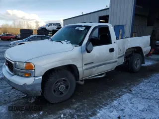 2000 GMC Sierra 1500 with VIN 1GTGC24U2YE195287, listed as a Copart auction lot 43837285 with 250,362 mi miles and Salvage Title. Bid and sale history available at DreamBid. Image 1.