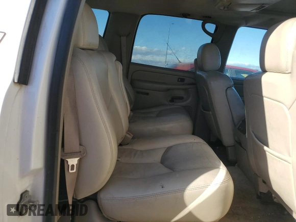 2004 Chevrolet Suburban Z71 with VIN 3GNFK16Z24G262479, listed as a Copart auction lot 43009035 with 235,865 mi miles and Salvage Title. Bid and sale history available at carsss.com. Image 11.