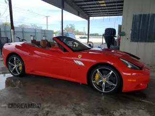 2013 Ferrari California z VIN ZFF65TJA0D0194573, wystawiony jako Copart lot #72021374 z przebiegiem 67 191 mil mil oraz Szkody całkowita. Historia ofert i sprzedaży dostępna na DreamBid. Obrazek 4.