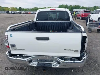2010 Toyota Tacoma PreRunner z VIN 5TETU4GN2AZ738605, wystawiony jako IAAI lot #42057488 z przebiegiem 233 974 mil mil oraz . Historia ofert i sprzedaży dostępna na DreamBid. Obrazek 17.