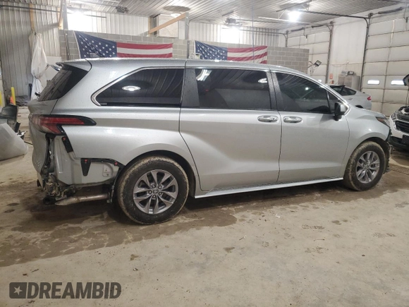 2022 Toyota Sienna XLE with VIN 5TDYRKEC3NS085248, listed as a Copart auction lot 51474975 with 88,812 mi miles and Salvage Title. Bid and sale history available at carsss.com. Image 3.
