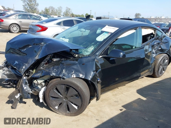 2025 Tesla Model 3 Long Range z VIN 5YJ3E1EA3SF981743, wystawiony jako IAAI lot #42352588 z przebiegiem Nie podano mil oraz . Historia ofert i sprzedaży dostępna na DreamBid. Obrazek 2.