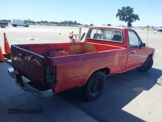 1992 Toyota Pickup DLX z VIN JT4RN82P8N5056666, wystawiony jako IAAI lot #42320829 z przebiegiem 147 032 mil mil oraz . Historia ofert i sprzedaży dostępna na DreamBid. Obrazek 4.