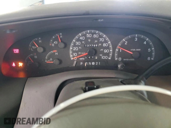 1998 Ford Expedition XLT z VIN 1FMPU18L1WLC33329, wystawiony jako Copart lot #41666625 z przebiegiem 137 786 mil mil oraz Czysty tytuł • Clean title. Historia ofert i sprzedaży dostępna na DreamBid. Obrazek 9.