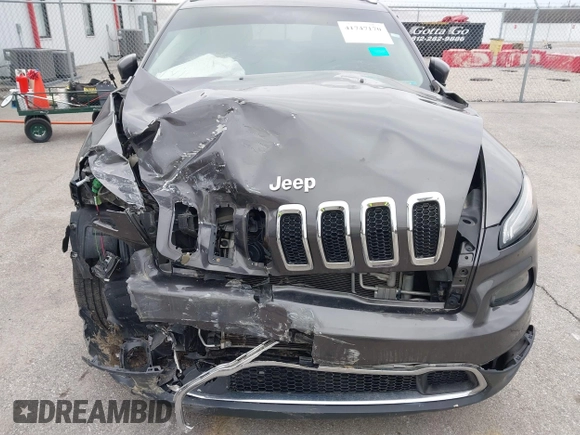 2018 Jeep Cherokee Limited with VIN 1C4PJLDB0JD565920, listed as a IAAI auction lot 41747170 with 121,604 mi miles and . Bid and sale history available at DreamBid. Image 6.