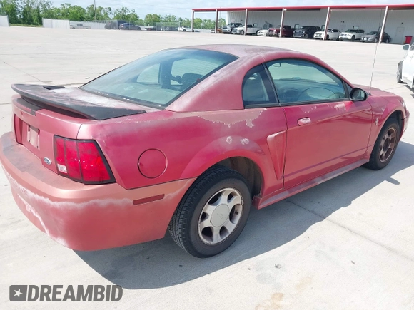 2000 Ford Mustang with VIN 1FAFP4046YF170085, listed as a IAAI auction lot 42059165 with 250,322 mi miles. Bid and sale history available at carsss.com. Image 4.