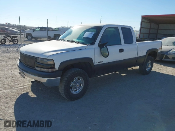 2001 Chevrolet Silverado 2500 with VIN 1GCGK29U81Z218548, listed as a IAAI auction lot 41442231 with 209,009 mi miles. Bid and sale history available at carsss.com. Image 2.