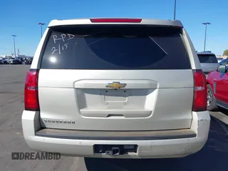 2015 Chevrolet Suburban LT z VIN 1GNSCJKC1FR608117, wystawiony jako IAAI lot #41641560 z przebiegiem 163 770 mil mil oraz . Historia ofert i sprzedaży dostępna na DreamBid. Obrazek 17.