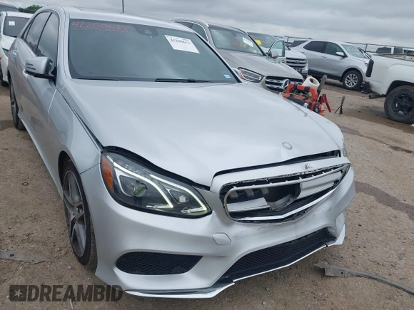 2016 Mercedes-Benz E 350 Luxury z VIN WDDHF8JB5GB217208, wystawiony jako IAAI lot #42200673 z przebiegiem 132 802 mil mil oraz . Historia ofert i sprzedaży dostępna na DreamBid. Obrazek 6.