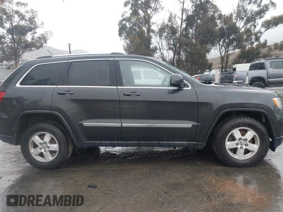 2011 Jeep Grand Cherokee Laredo z VIN 1J4RR4GG1BC566381, wystawiony jako IAAI lot #41547199 z przebiegiem 215 157 mil mil oraz . Historia ofert i sprzedaży dostępna na DreamBid. Obrazek 13.