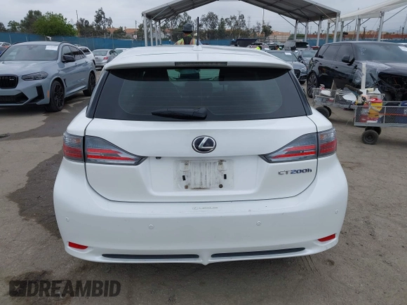 2013 Lexus CT 200h z VIN JTHKD5BH0D2126459, wystawiony jako IAAI lot #42207697 z przebiegiem 188 111 mil mil oraz . Historia ofert i sprzedaży dostępna na DreamBid. Obrazek 16.