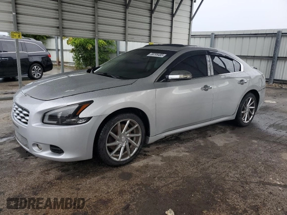 2013 Nissan Maxima SV z VIN 1N4AA5AP4DC845387, wystawiony jako Copart lot #59285485 z przebiegiem 99 719 mil mil oraz Czysty tytuł • Clean title. Historia ofert i sprzedaży dostępna na DreamBid. Obrazek 1.