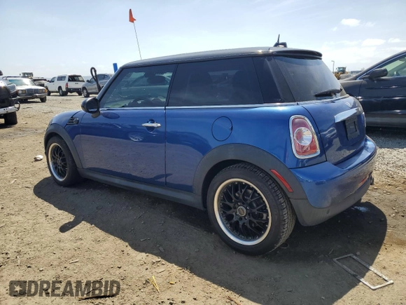 2012 MINI Hardtop z VIN WMWSU3C5XCT368997, wystawiony jako Copart lot #54622735 z przebiegiem 104 261 mil mil oraz Szkoda całkowita • Salvage title. Historia ofert i sprzedaży dostępna na DreamBid. Obrazek 2.