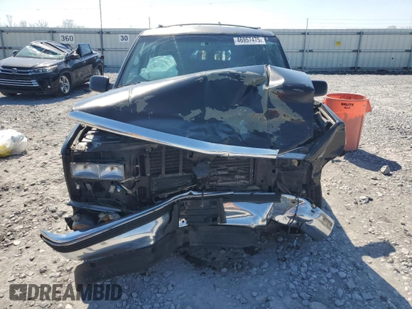 1997 Chevrolet Suburban with VIN 1GNEC16R6VJ375912, listed as a Copart auction lot 46957475 with 252,367 mi miles and Salvage Title. Bid and sale history available at carsss.com. Image 5.